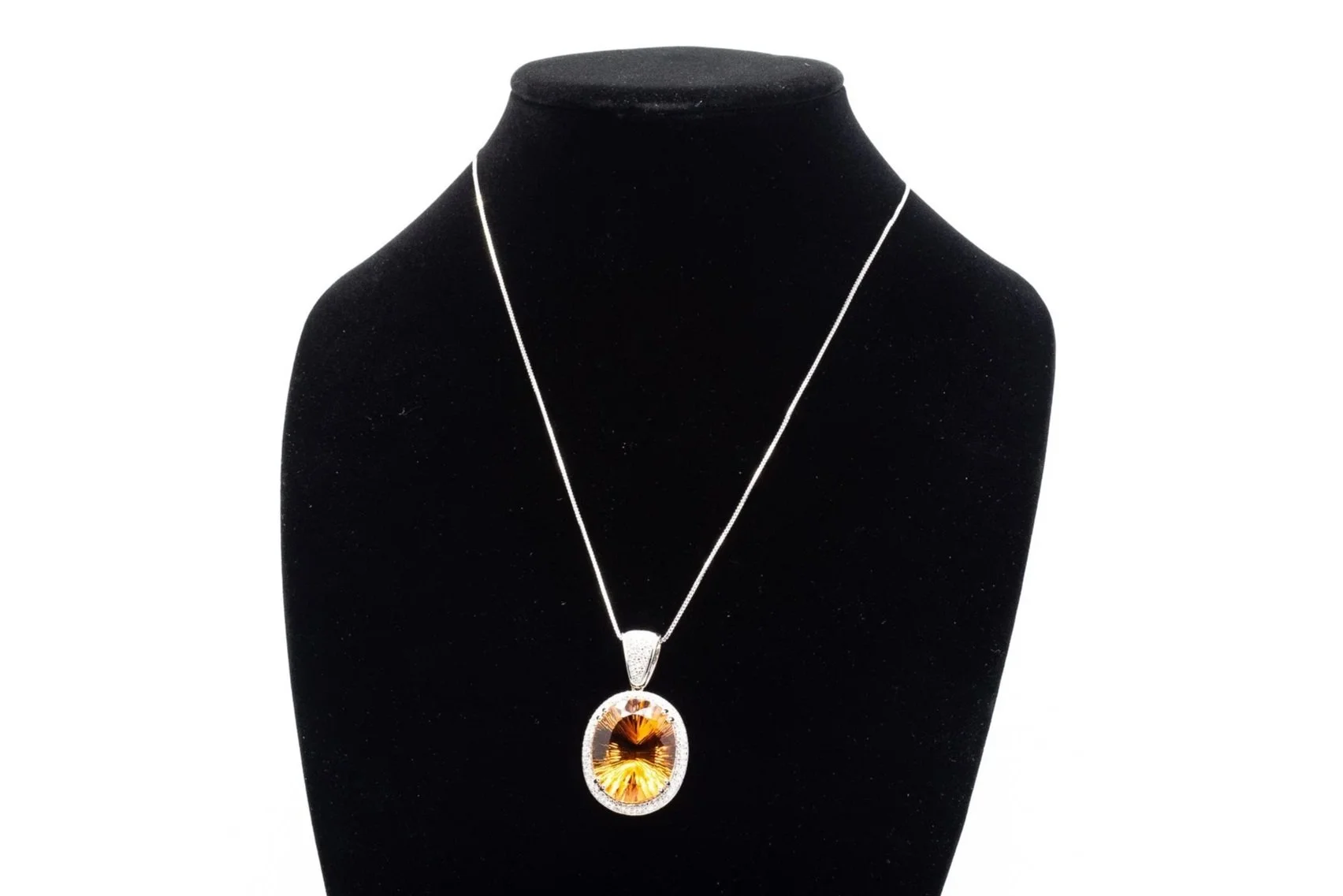 (F)White Gold Diamond Citrine Oval Shaped Pendant