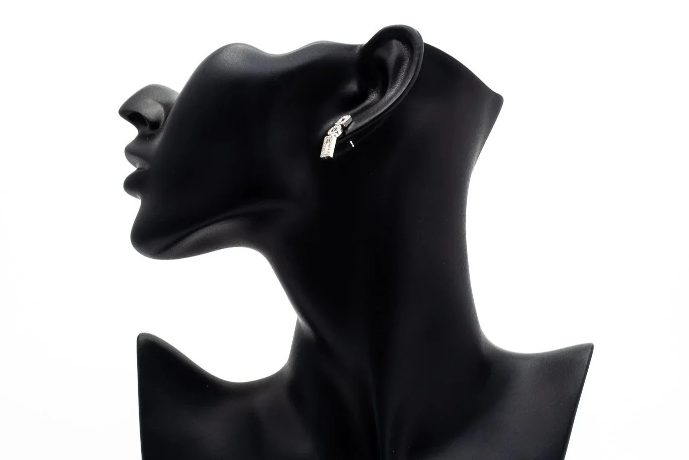 (S)White Gold Round Brilliant Cut Diamond Drop Stud Earrings