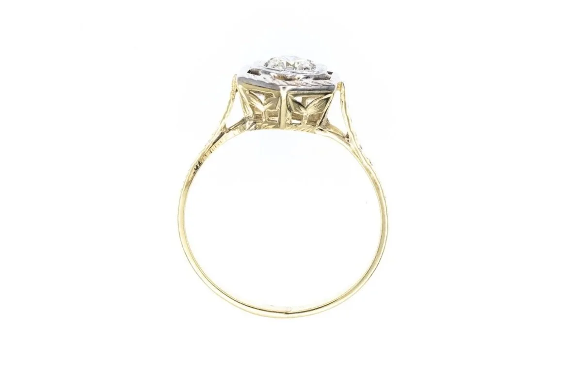 (F)Yellow Gold Round Brilliant Cut Diamond Solitaire Engagement Ring