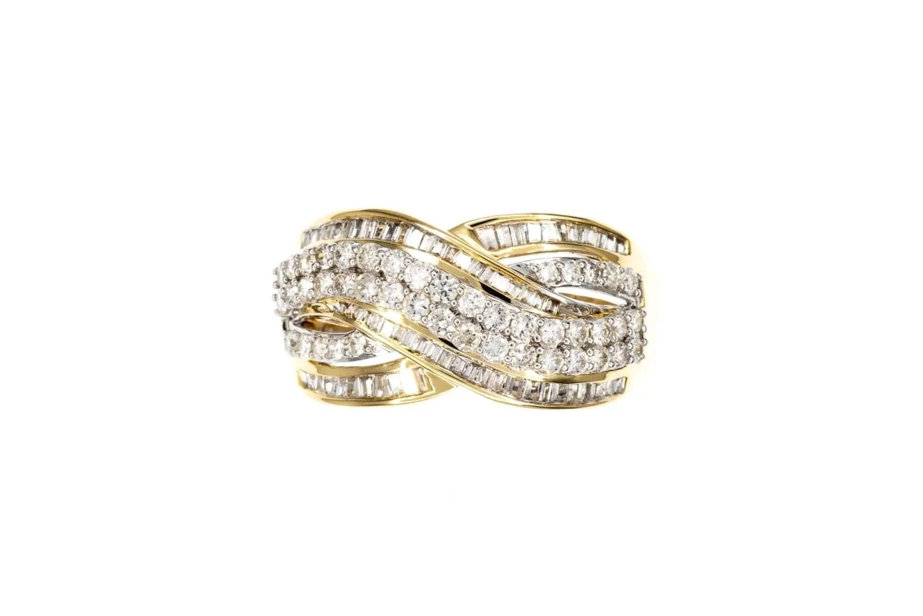 (T)Yellow Gold Round Brilliant Cut Baguette Cut Multi Diamond Ring