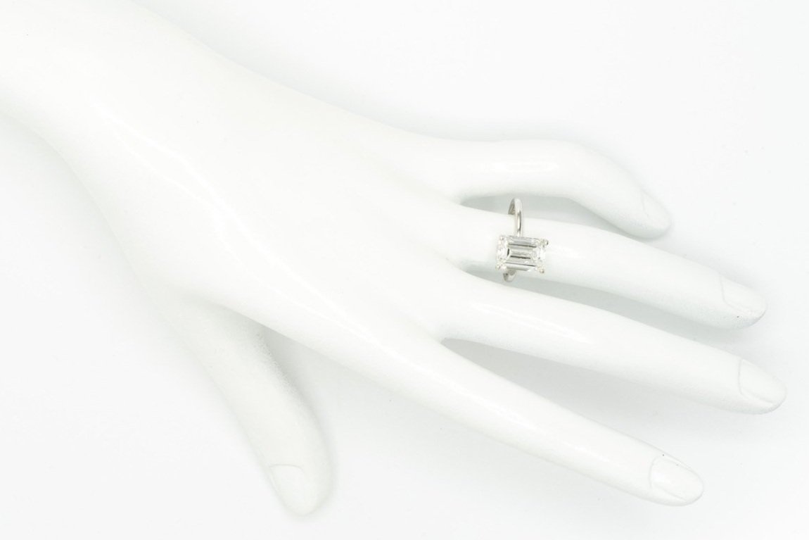 (H)White Gold Solitaire Lab Grown Diamond Engagement Ring