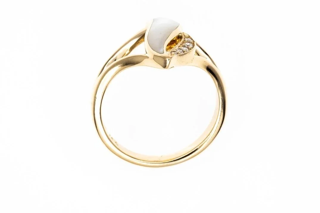 (F)Yellow Gold Diamond Mother of Pearl Gemstone Ring