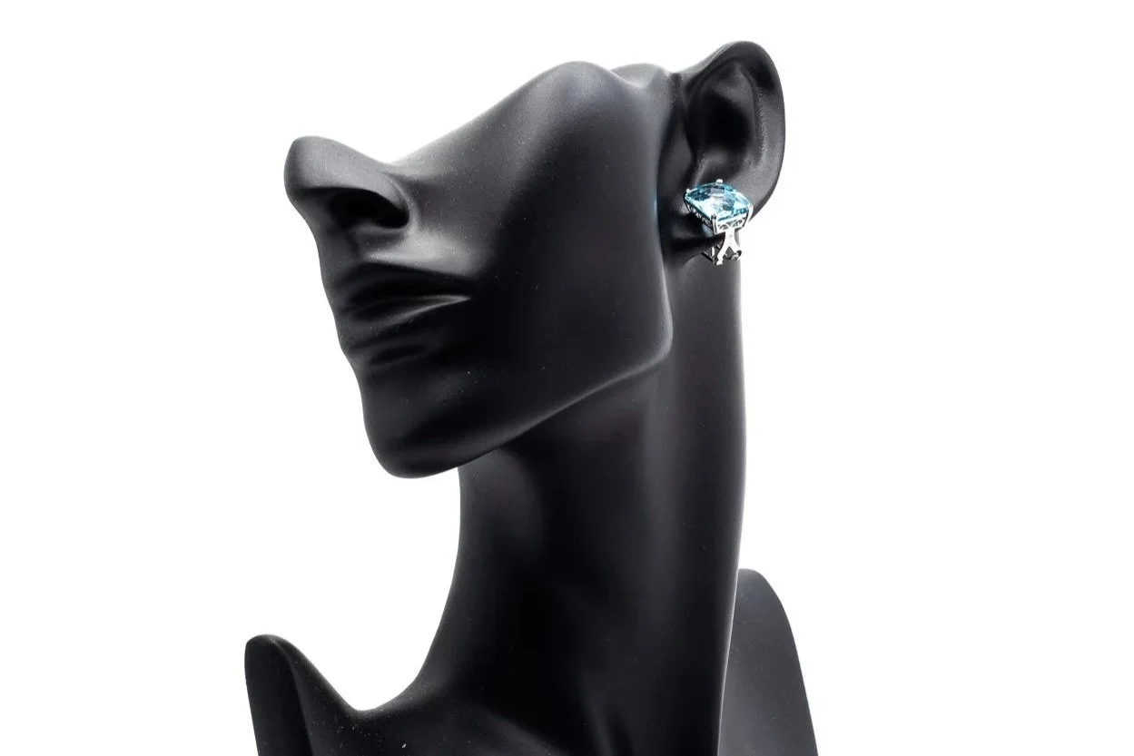 (F)White Gold Solitaire Blue Topaz Stud Earrings