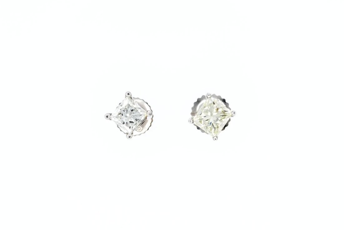 (T)White Gold Solitaire Princess Cut Diamond Stud Earrings
