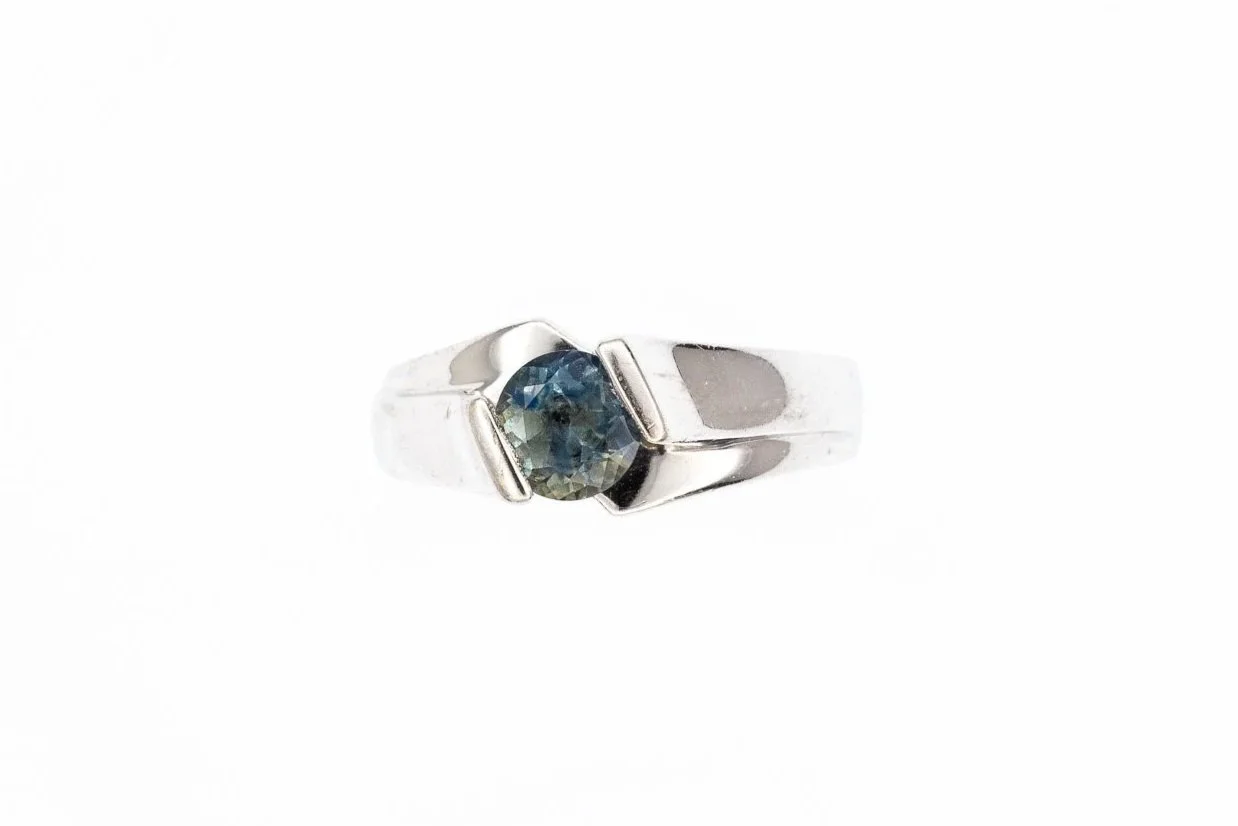 (T)White Gold Solitaire Sapphire Gemstone Ring