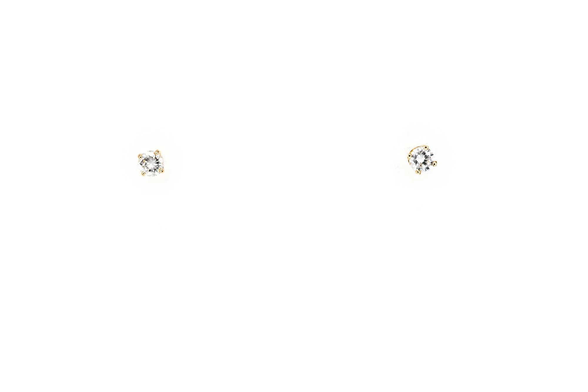 (T)Yellow Gold Solitaire Round Brilliant Cut Diamond Stud Earrings
