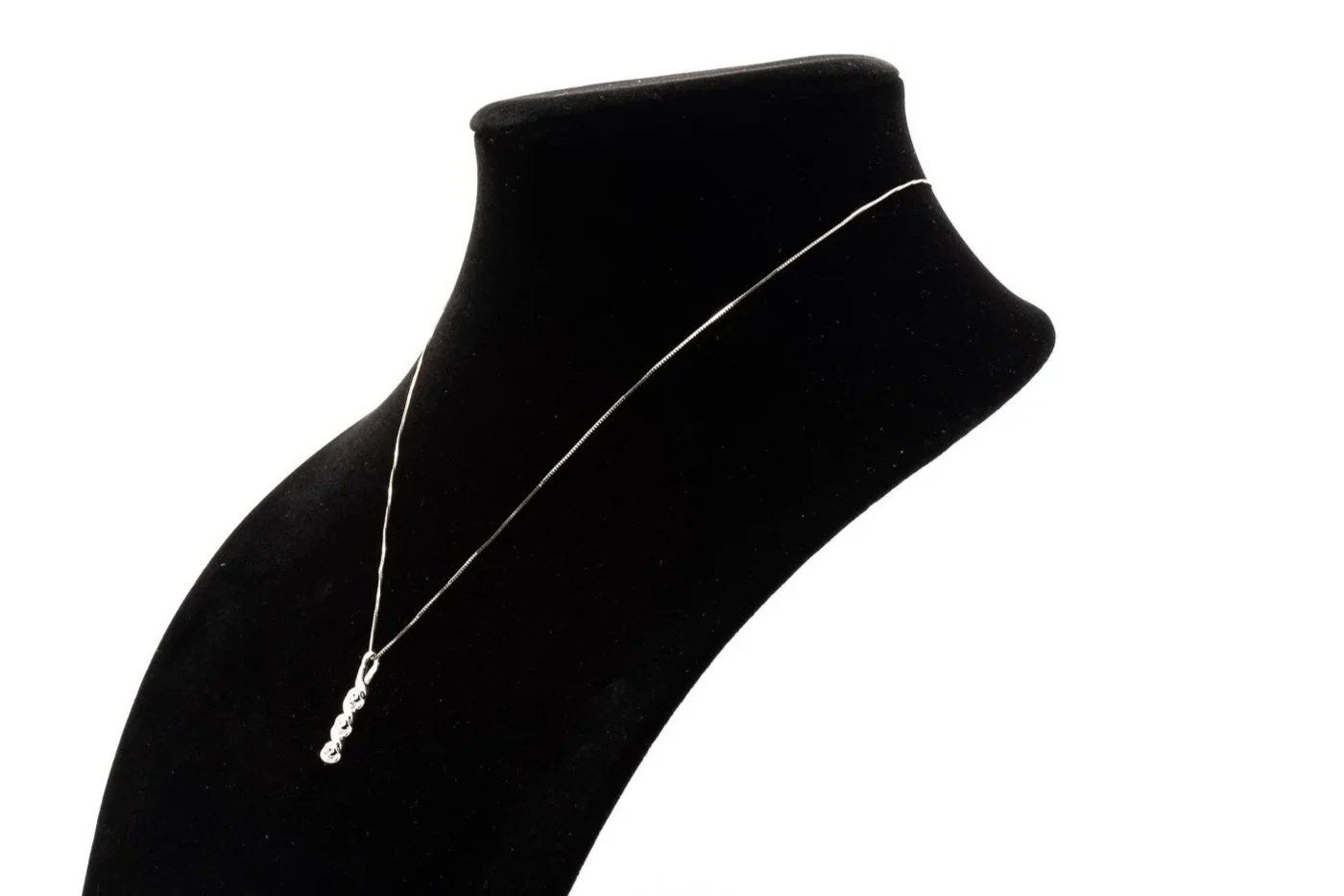(S)White Gold Round Brilliant Cut Diamond Linear Drop Pendant