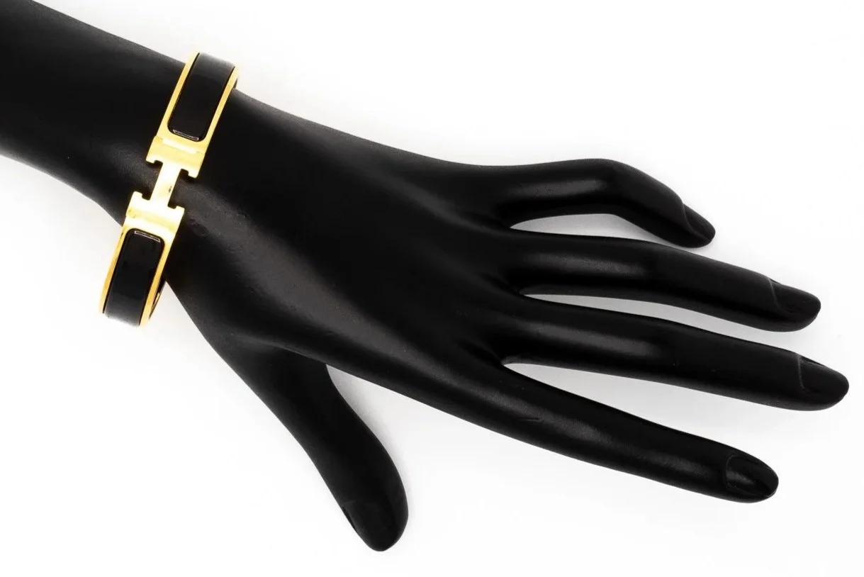 (H)Gold Toned Black Enamel Hermes Clic H Hinged Bangle Bracelet