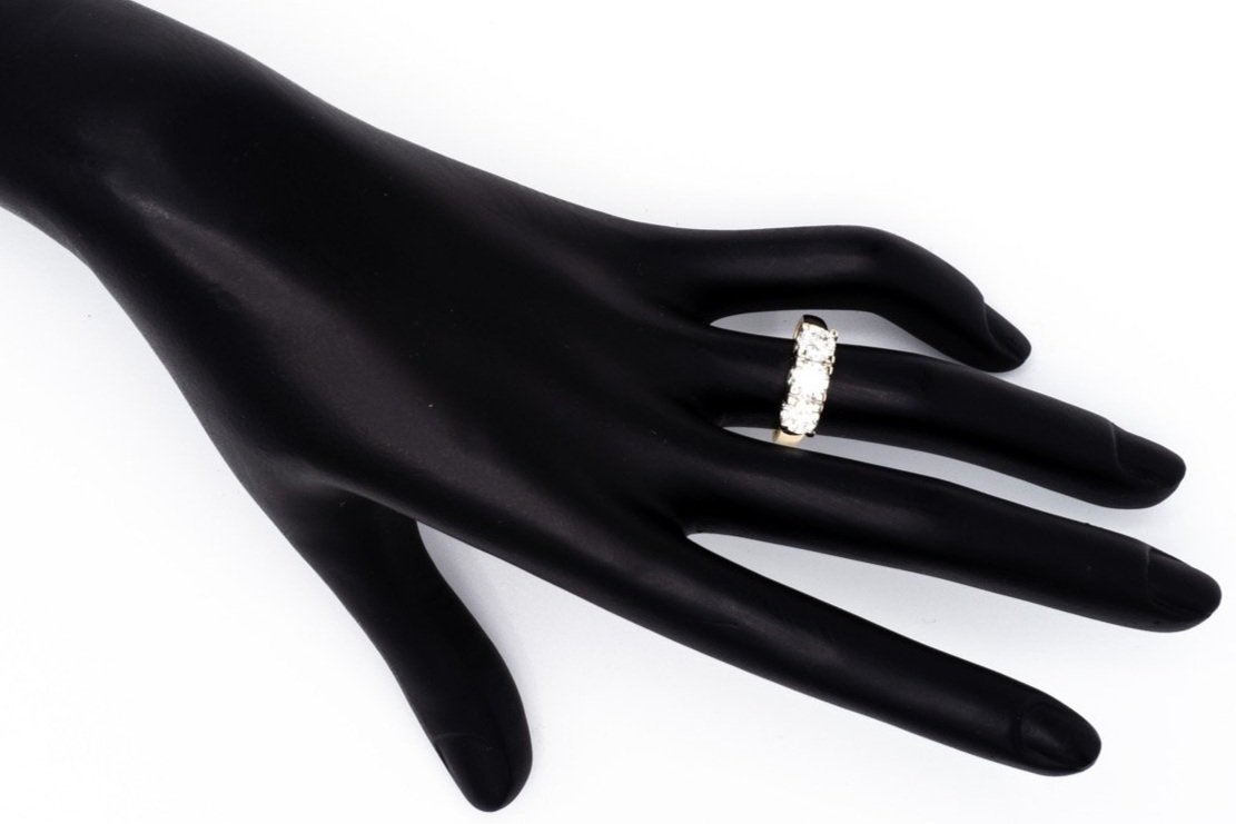 (H)White Yellow Gold Round Brilliant Cut Three Stone Ring