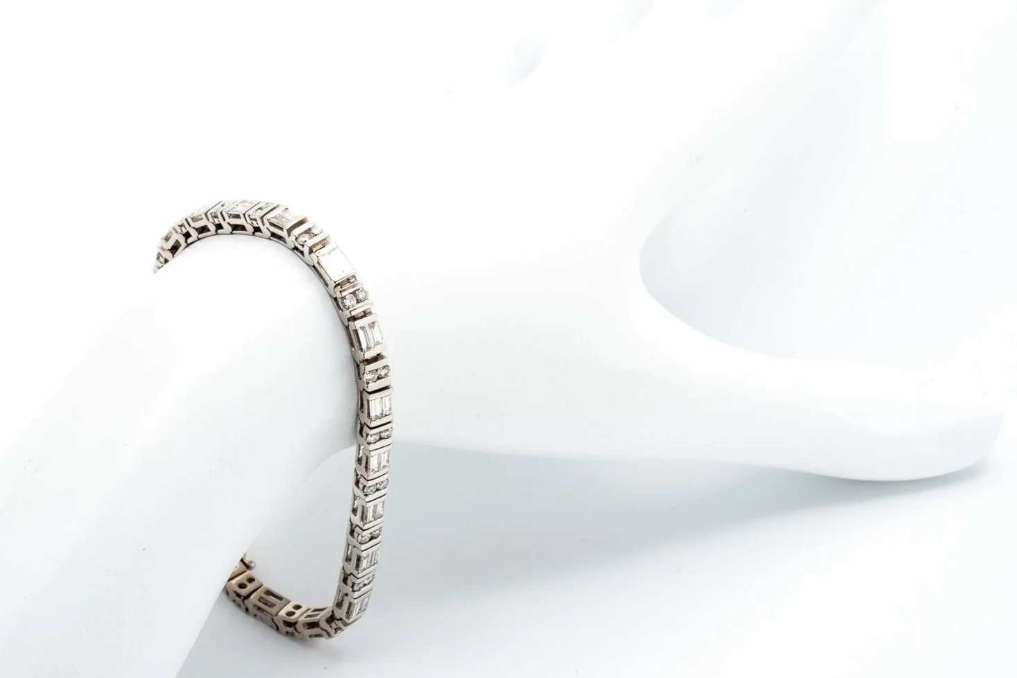 (W)White Gold Baguette Round Brilliant Cut Diamond Tennis Bracelet
