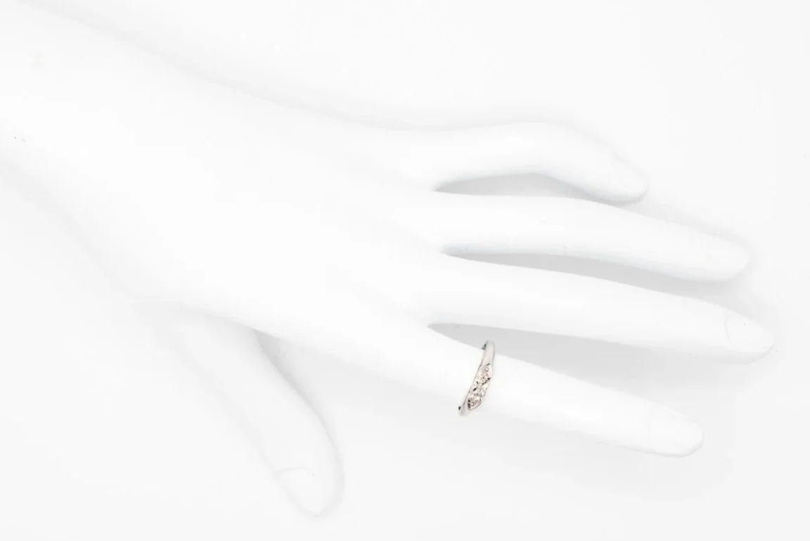 (H)White Gold Single Cut Diamond Band