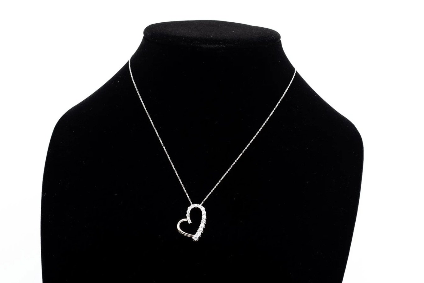 (F)White Gold Round Brilliant Cut Heart Slider Pendant
