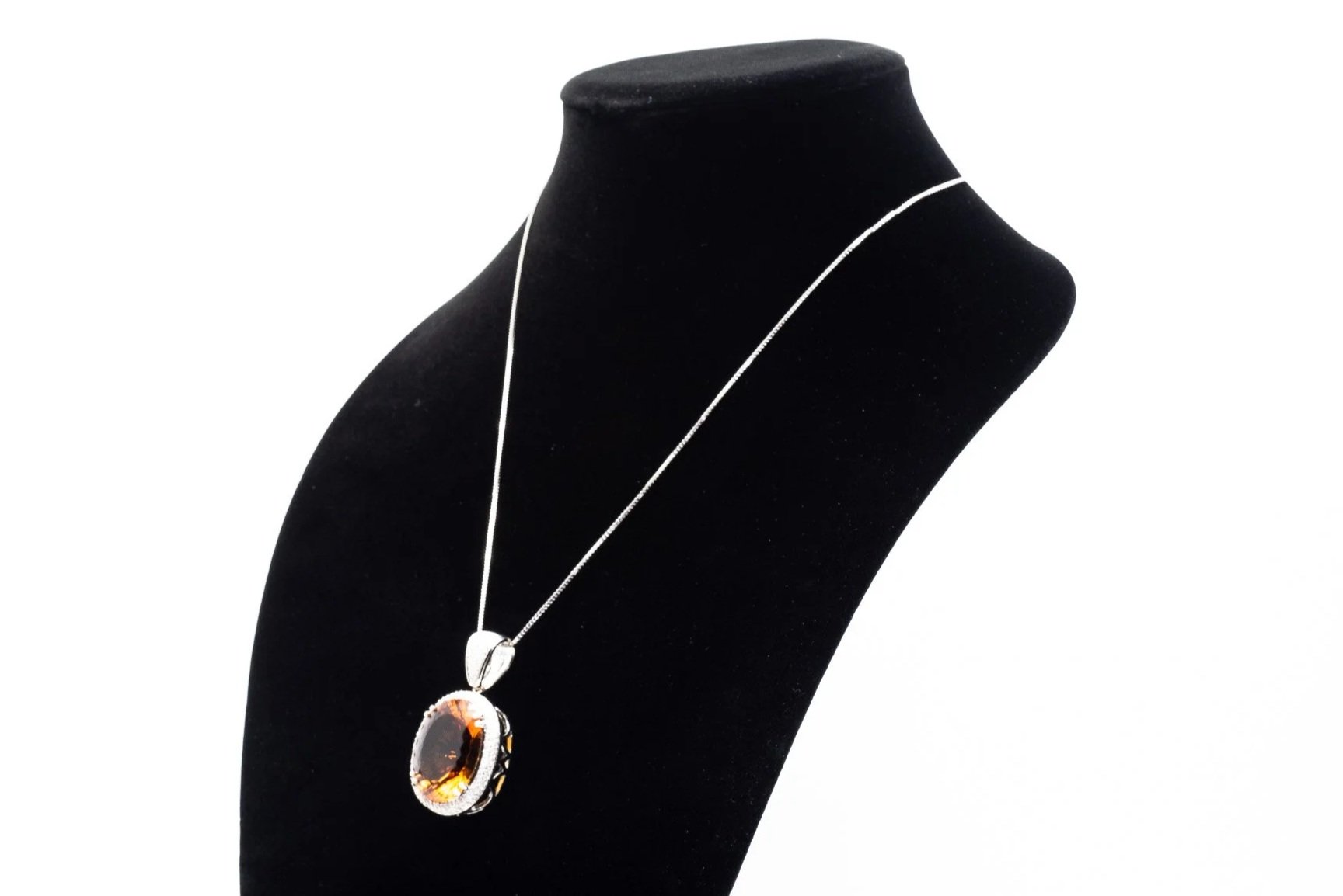 (S)White Gold Diamond Citrine Oval Shaped Pendant