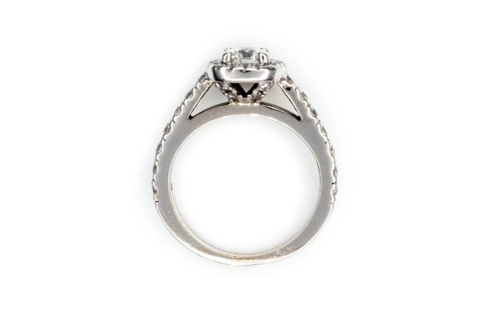 (F)White Gold Round Brilliant Cut Canadian Diamond Engagement Ring
