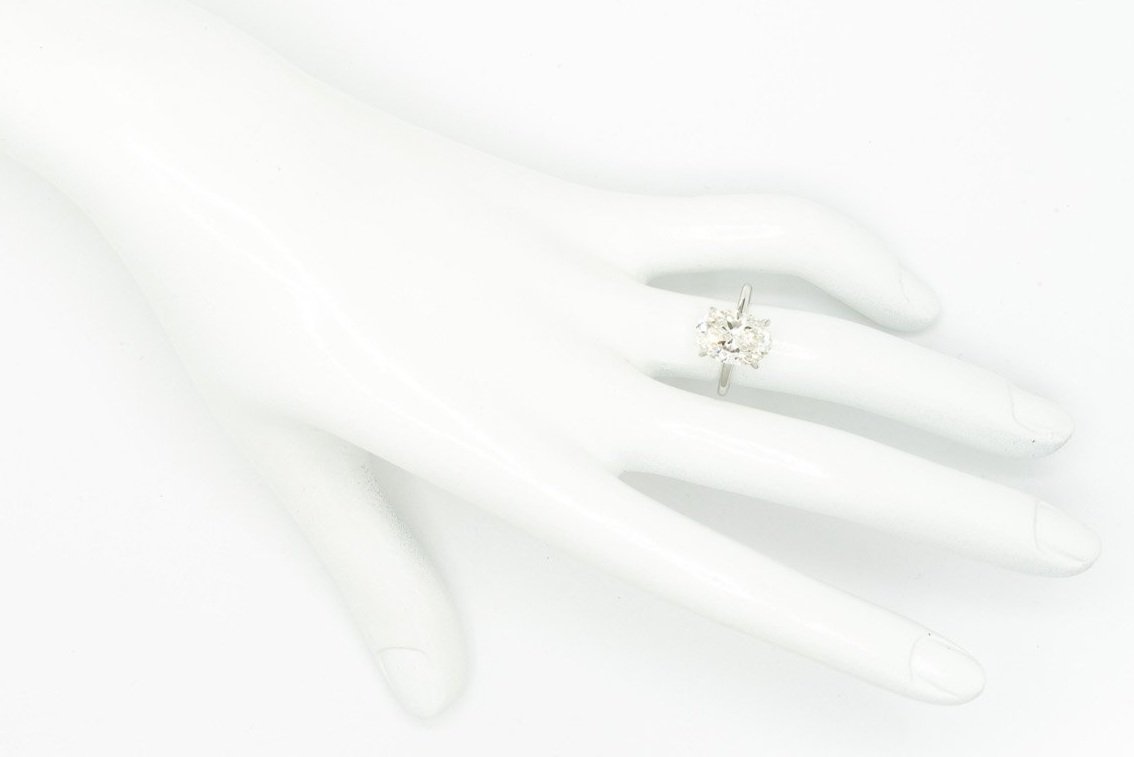 (H)White Gold Solitaire Oval Cut Lab Grown Diamond Engagement Ring