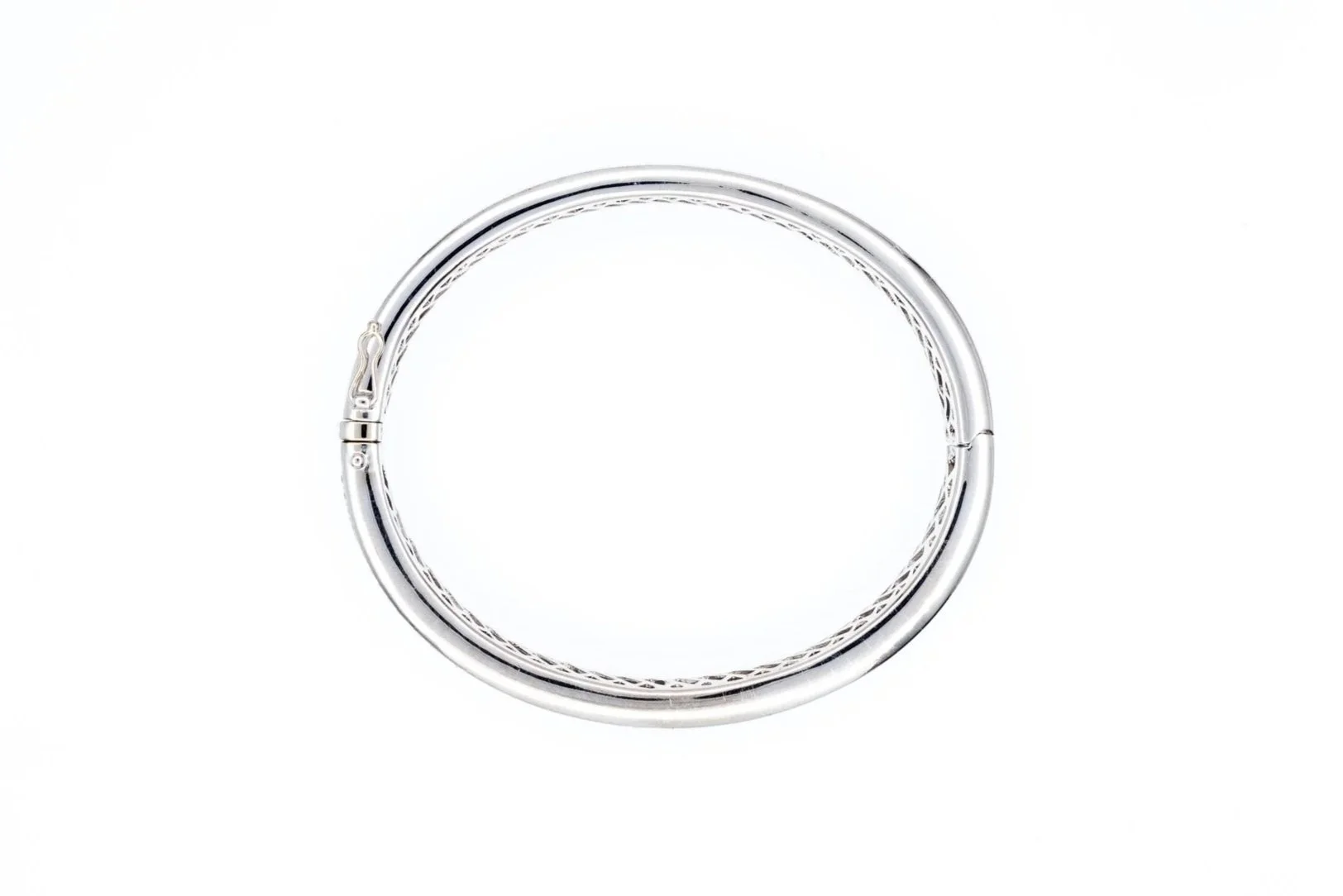 (T)White Gold Round Brilliant Cut Diamond Oval Bangle Bracelet