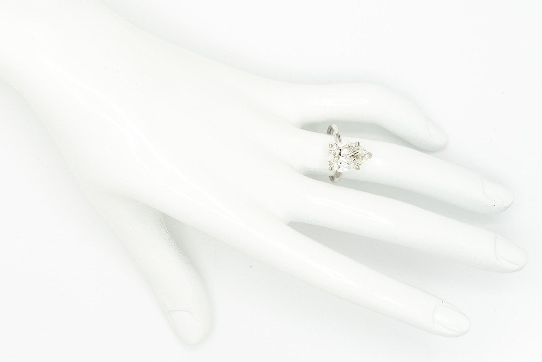 (H)White Gold Pear Brilliant Cut Lab Grown Diamond Engagement Ring