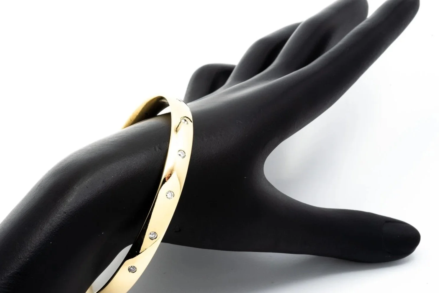 (W)Yellow Gold Round Brilliant Cut Diamond Low Dome Bangle Bracelet