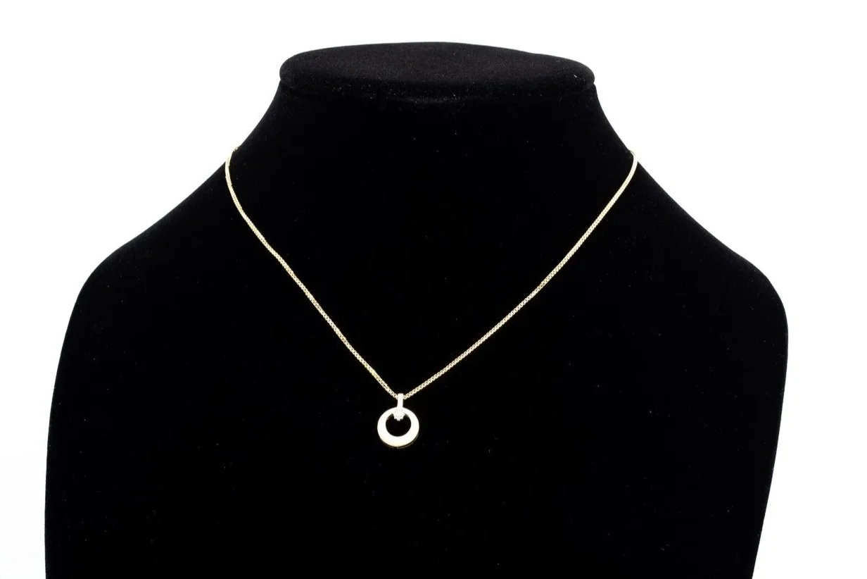 (F)Yellow Gold Solitaire Diamond Open Circle Pendant