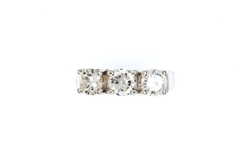 (T)White Gold Round Brilliant Cut Multi Diamond Ring