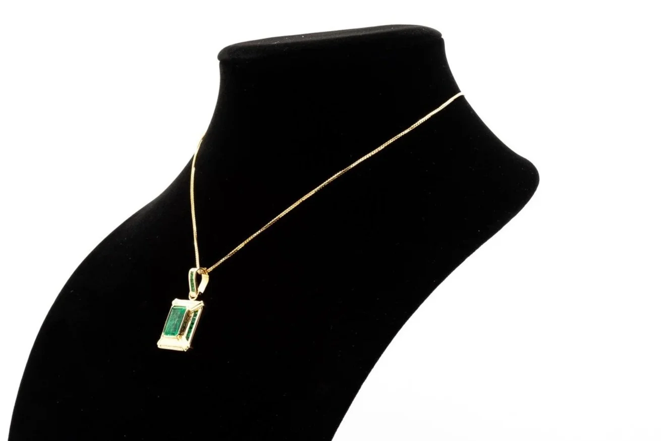 (S)Yellow Gold Emerald Rectangular Shaped Pendant