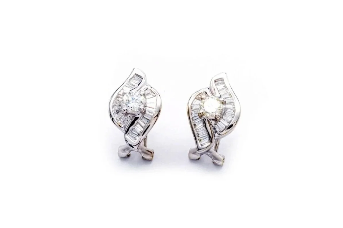 (T)White Gold Round Brilliant Cut Diamond Stud Earrings