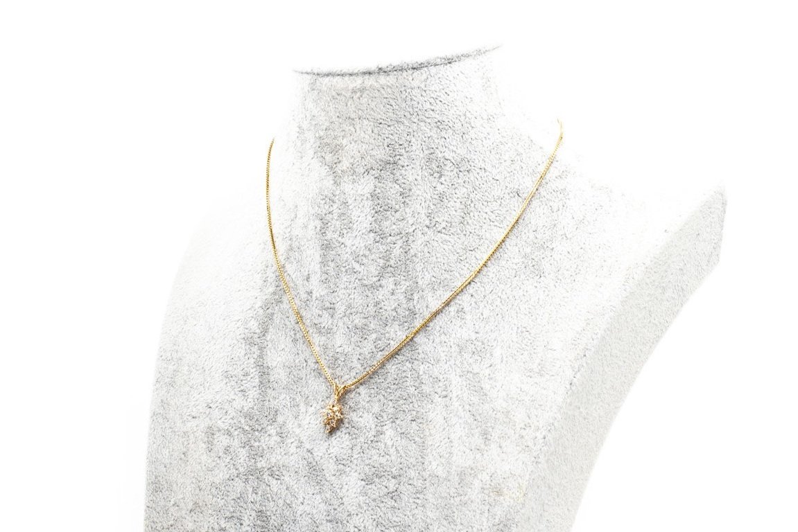 (S)Yellow Gold Diamond Cluster Diamond Pendant