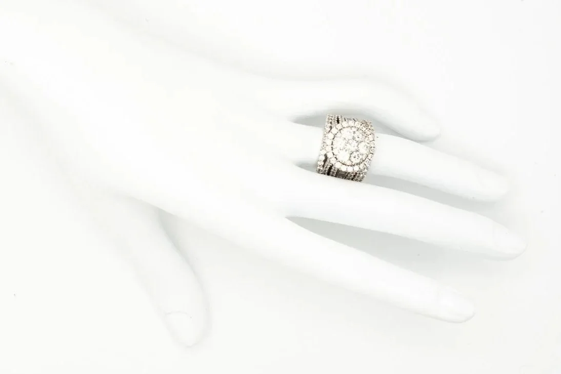 (H)White Gold Round Brilliant Cut Multi Diamond Ring
