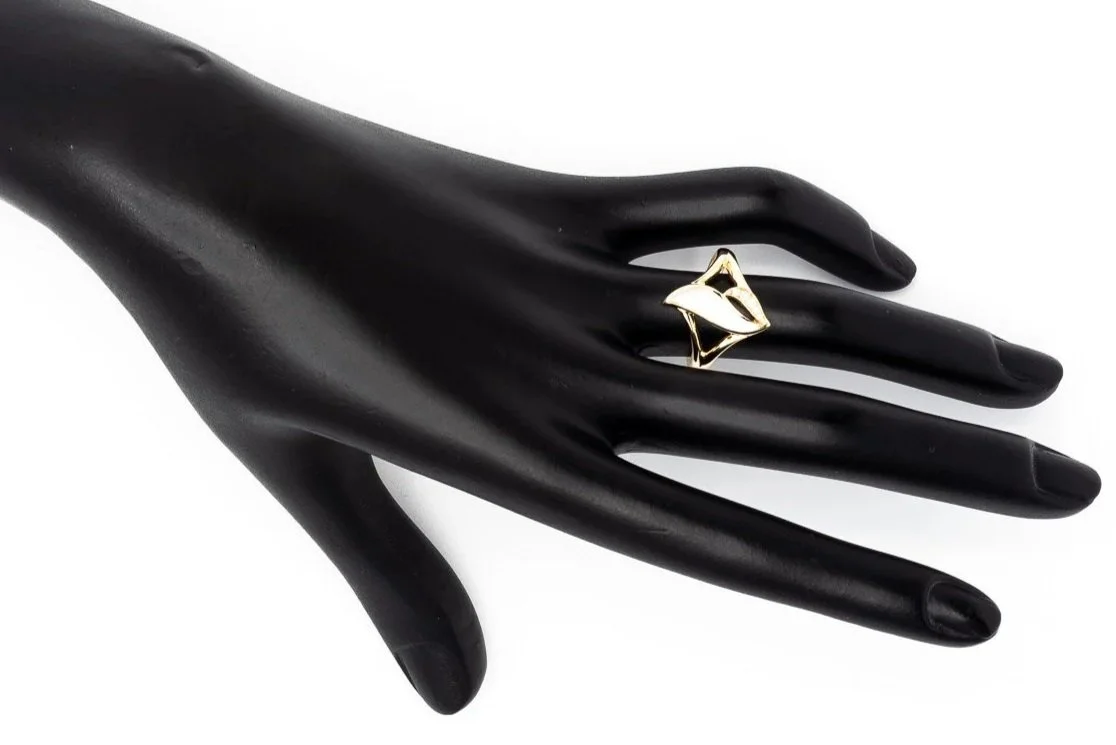 (H)Yellow Gold Diamond Mother of Pearl Gemstone Ring