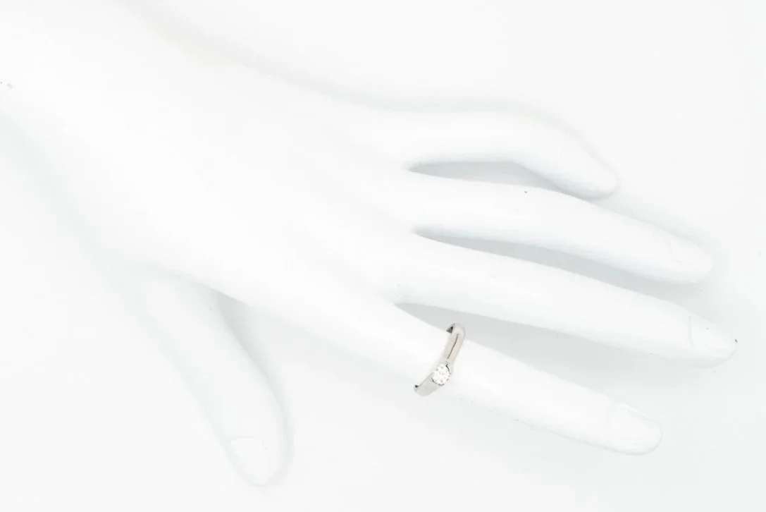 (H)White Gold Solitaire Round Brilliant Cut Diamond Engagement Ring