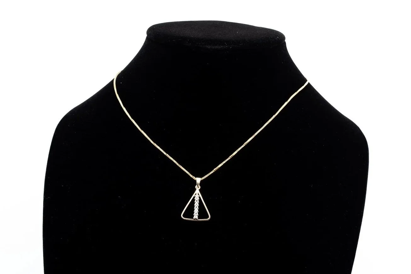 (F)Yellow Gold Diamond Triangular Pendant