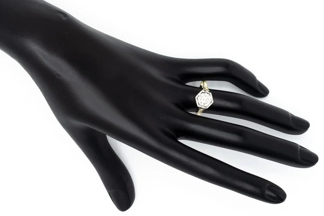 (H)Yellow Gold Round Brilliant Cut Diamond Solitaire Engagement Ring