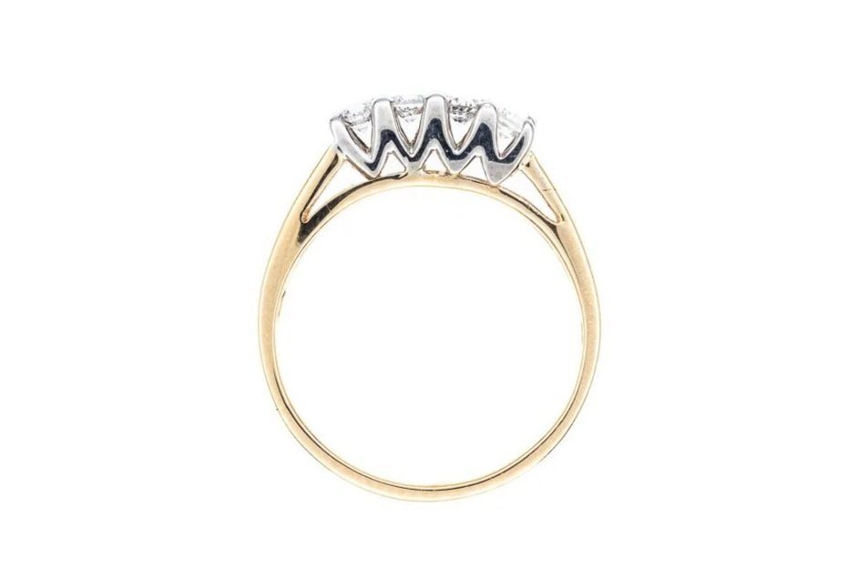 (F)Yellow Gold Round Brilliant Cut Diamond Four Stone Ring