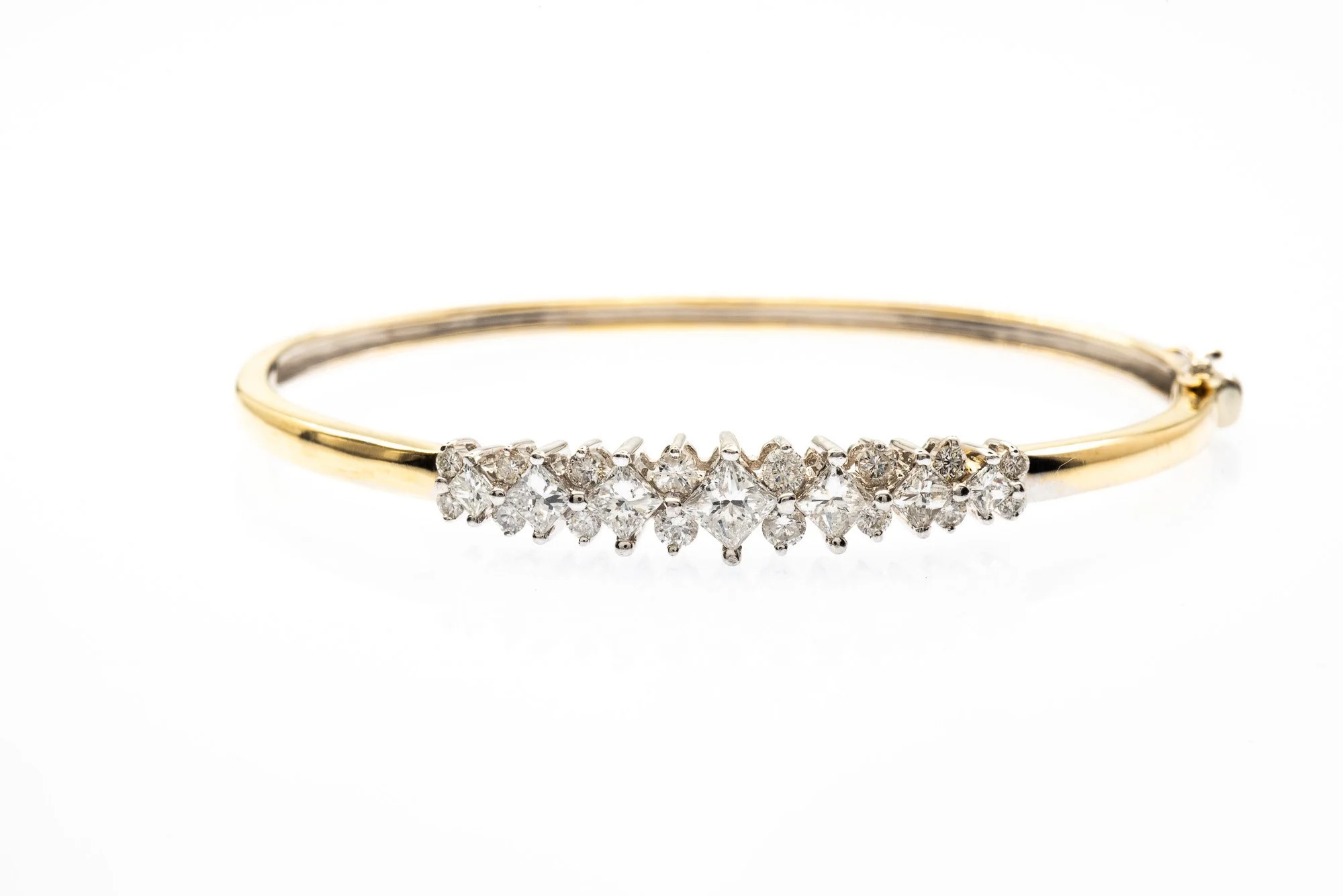 (F)Yellow Gold Princess Cut Round Brilliant Cut Diamond Hinged Bangle Bracelet