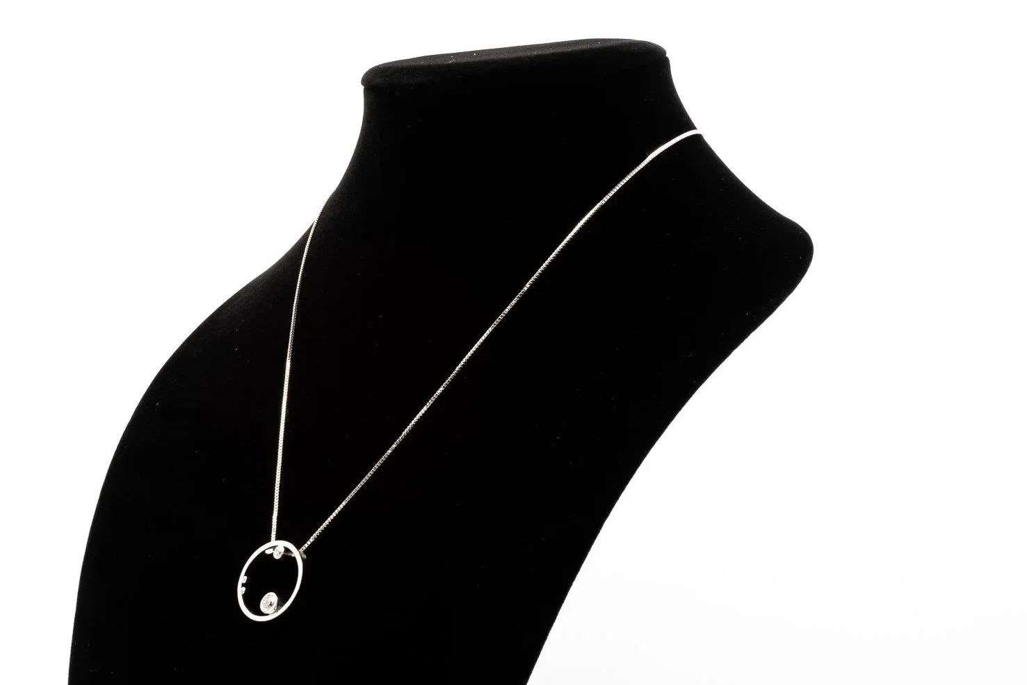 (S)White Gold Round Brilliant Cut Diamond Open Circle Slider Pendant
