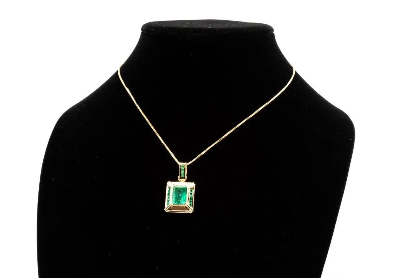 (F)Yellow Gold Emerald Rectangular Shaped Pendant
