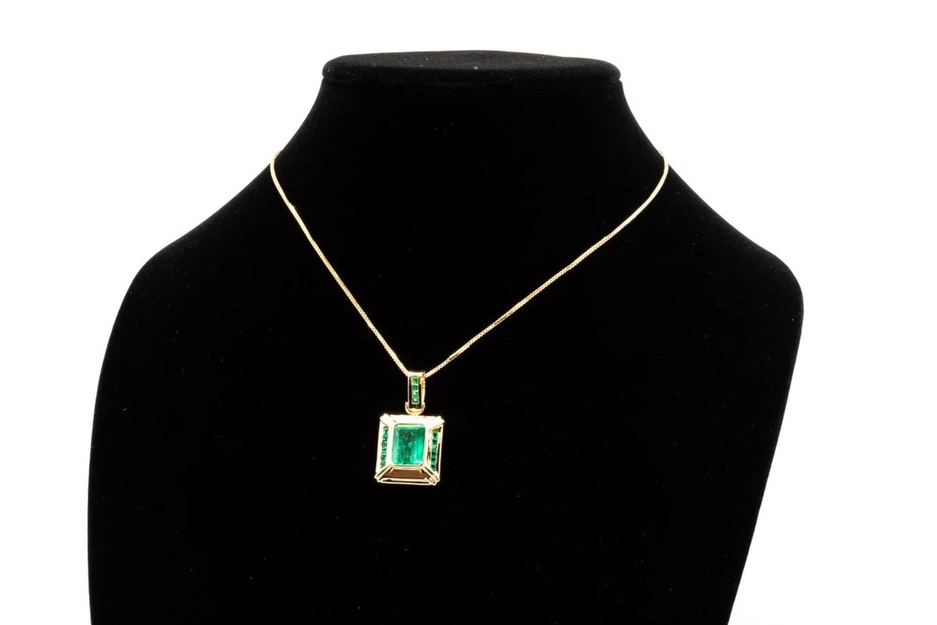 (F)Yellow Gold Emerald Rectangular Shaped Pendant