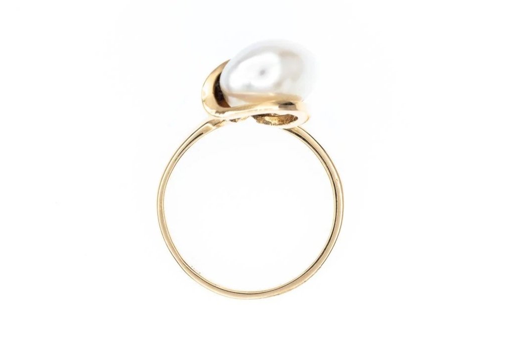 (F)Yellow Gold Solitaire Cultured Pearl Gemstone Ring