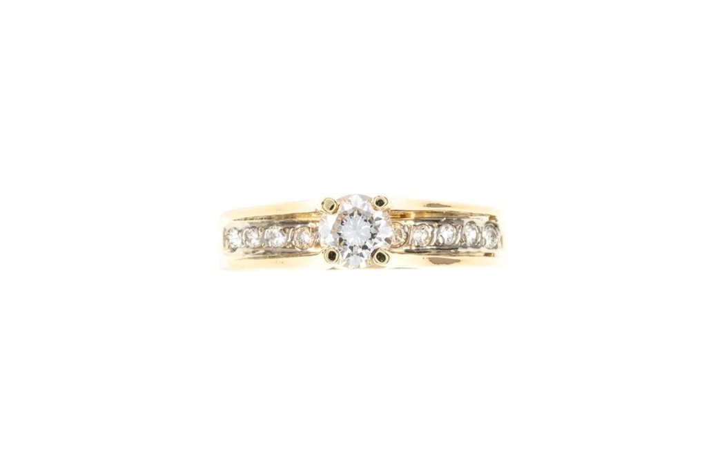 (T)White Yellow Gold Round Brilliant Cut Diamond Engagement Ring