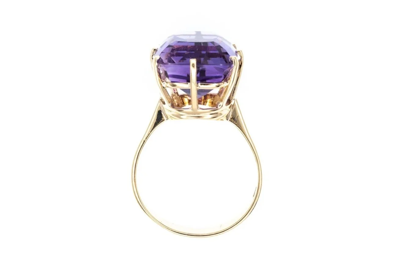 (F)Yellow Gold Solitaire Amethyst Gemstone Ring