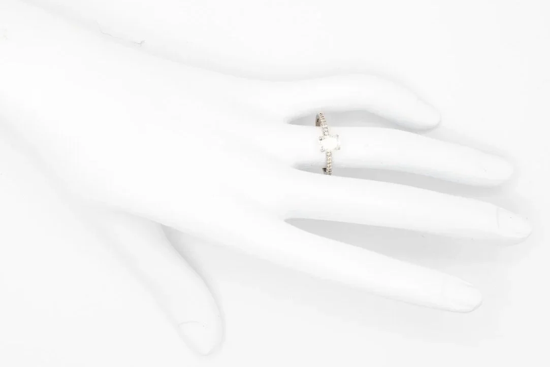 (H)White Gold Radiant Cut Diamond Engagement Ring