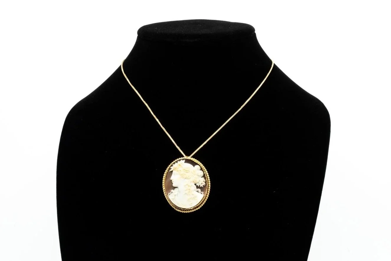 (F)Yellow Gold Cameo Pendant Brooch