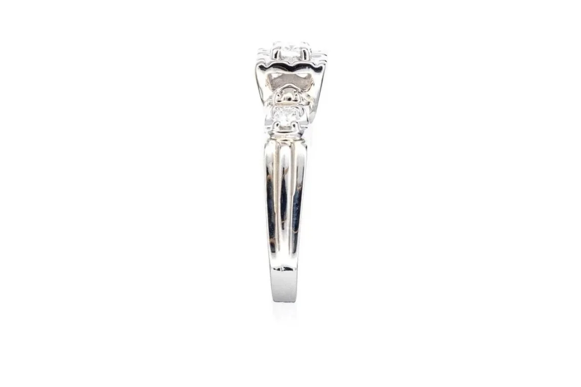 (S)White Gold Round Brilliant Cut Diamond Three Stone Engagement Ring