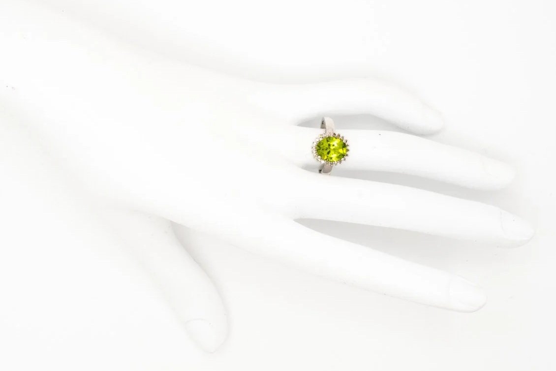 (H)White Gold Diamond Peridot Cluster Gemstone Ring