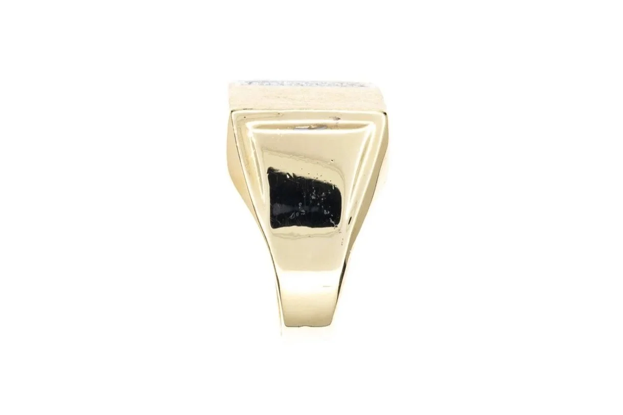 (S)Yellow Gold Round Brilliant Cut Diamond Signet Ring