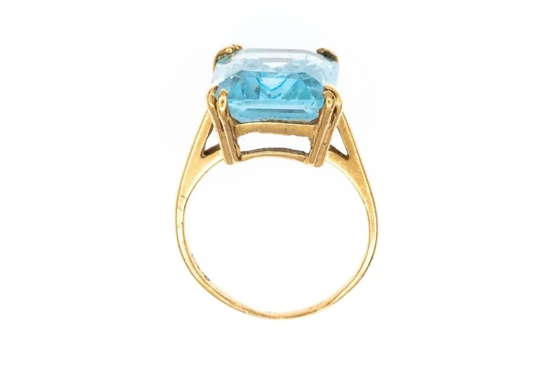 (F)Yellow Gold Solitaire Blue Topaz Gemstone Ring