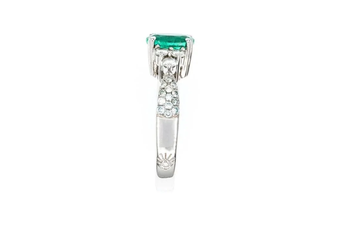 (S)White Gold Round Brilliant Cut Diamond Emerald Cluster Gemstone Ring