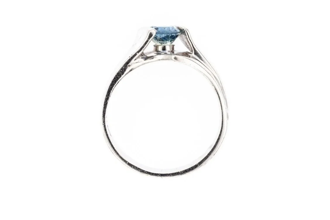 (F)White Gold Solitaire Sapphire Gemstone Ring