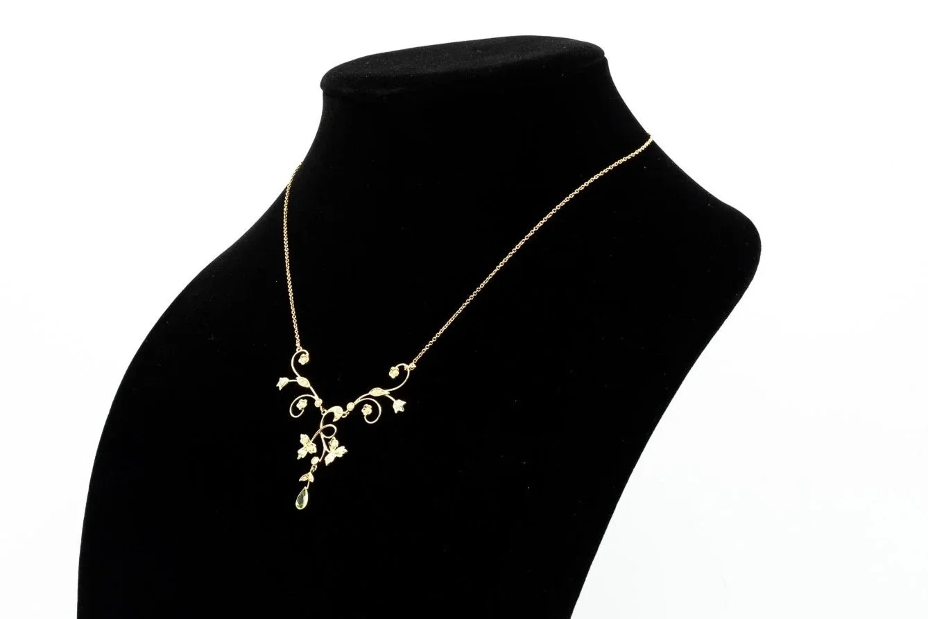 (S)Yellow Gold Seed Pearl Peridot Floral Pendant