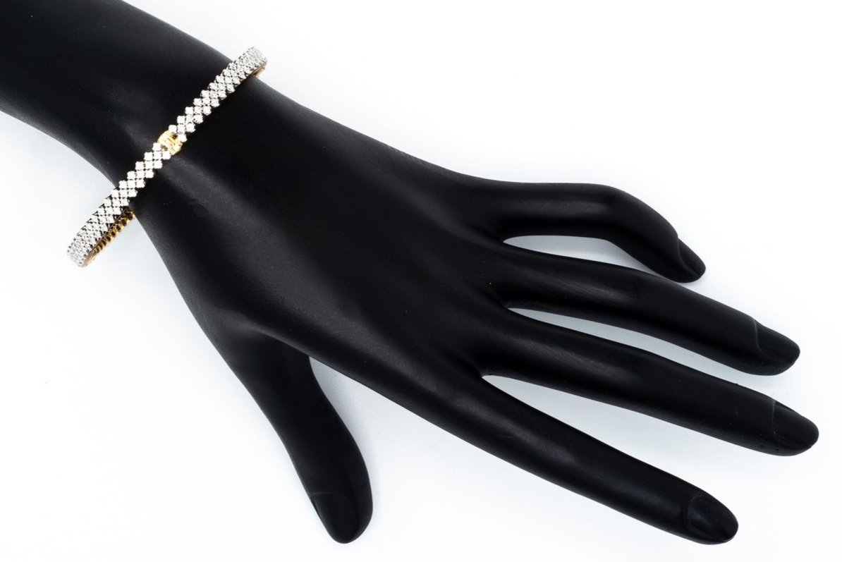 (H)Yellow Gold Round Brilliant Cut Diamond Hinged Bangle Bracelet